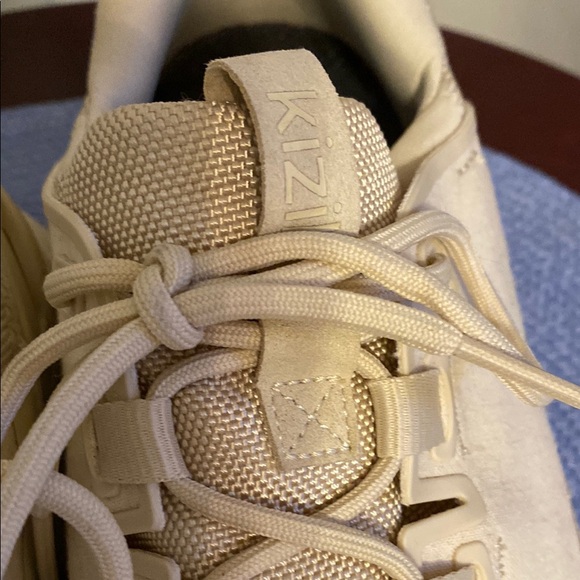 Kizik SlipOn Women's Cream Sneakers. Like new. - Picture 4 of 11